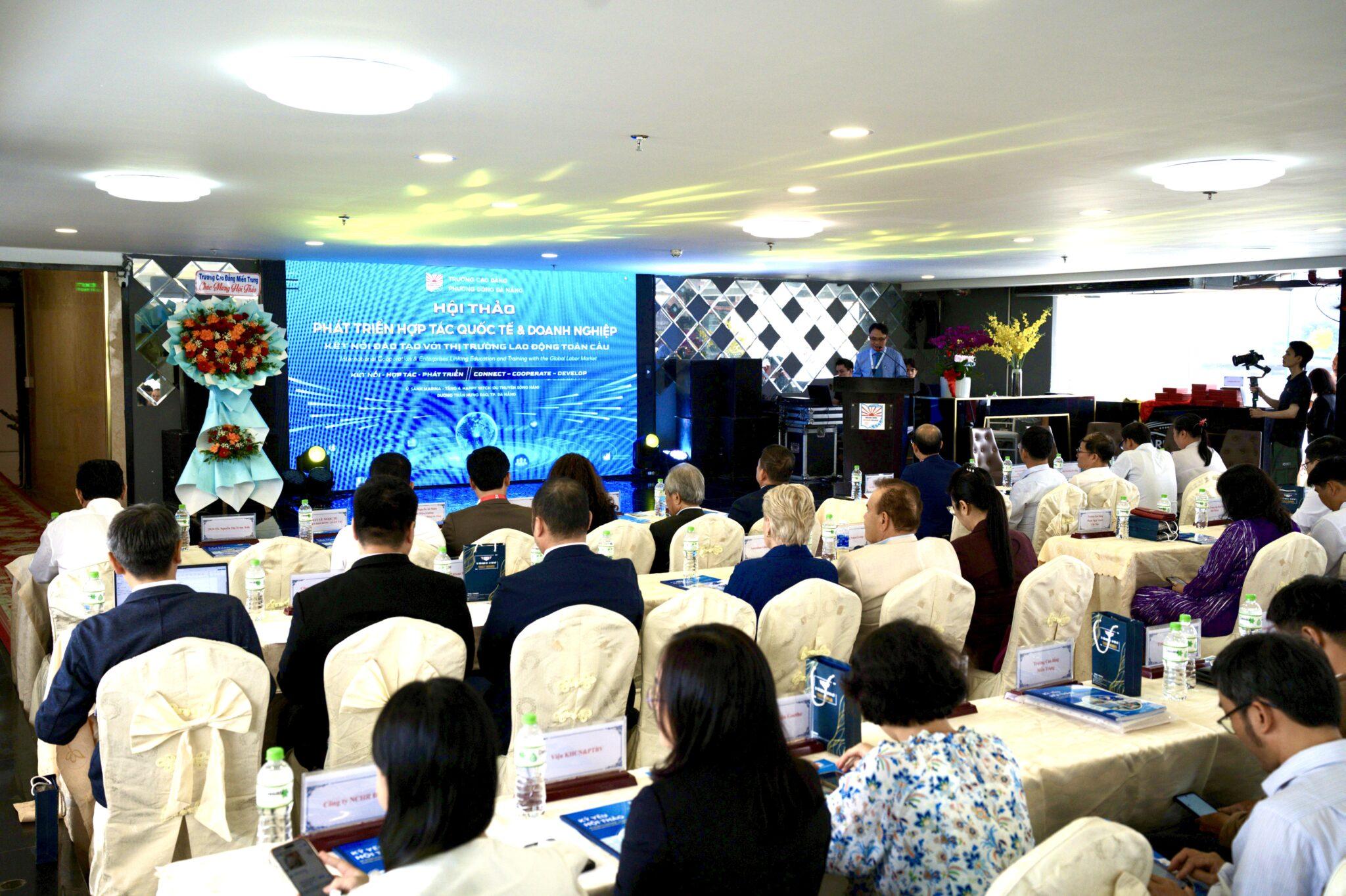 truely-wonder- llc-hanh-trinh -ket-noi-giao- duc-doanh-nghi ep-va-co-hoi-t oan-cau-1.jpg
