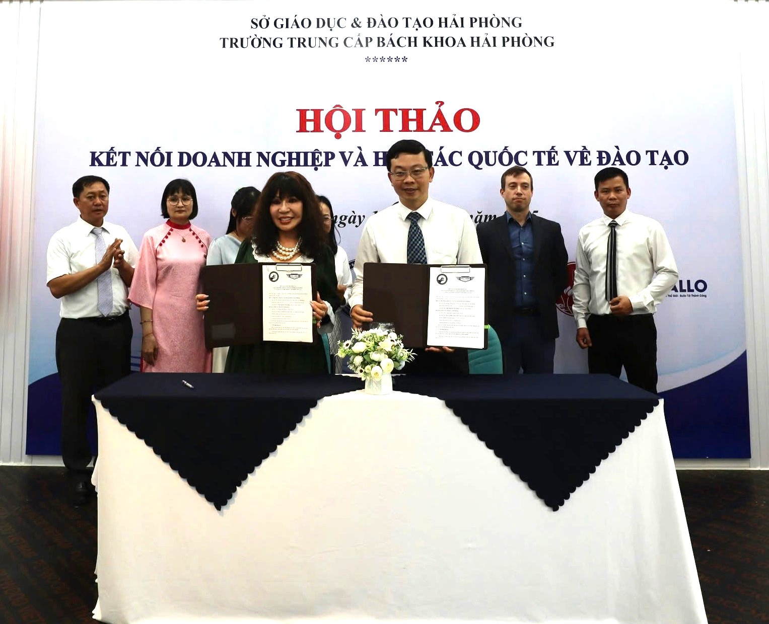 truely-wonder- llc-hanh-trinh -ket-noi-giao- duc-doanh-nghi ep-va-co-hoi-t oan-cau-9.jpg